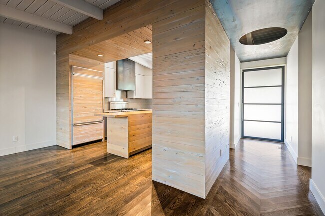 Building Photo - 2/2 with carport - fenced backyard