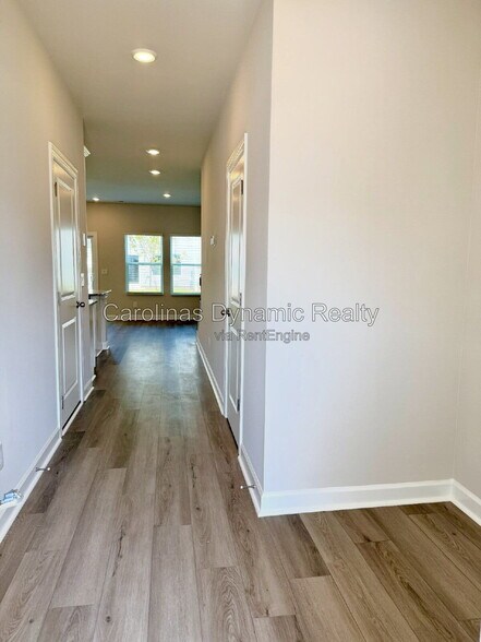 Building Photo - 1719 Braemar Vlg Dr