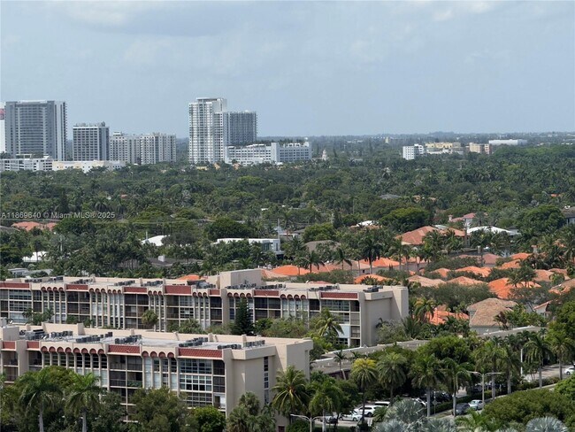 Building Photo - 2500 Parkview Dr