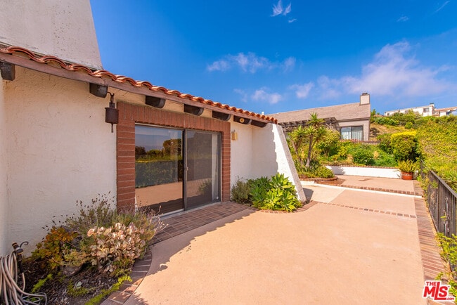 Building Photo - 3636 Malibu Country Dr