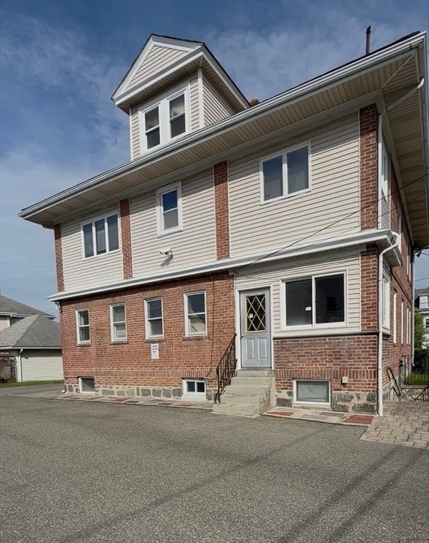 Building Photo - 82 Verchild St