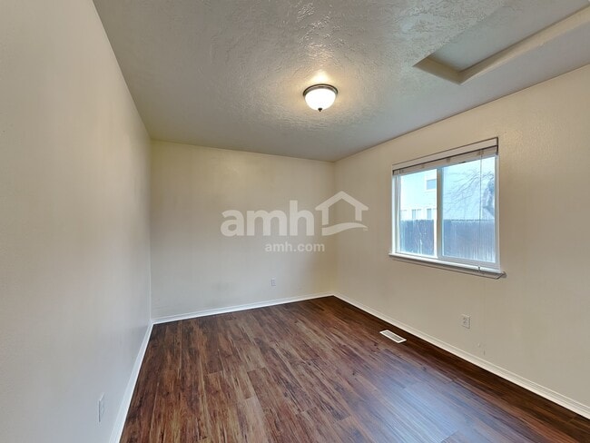 Building Photo - 3342 W Wave Dr