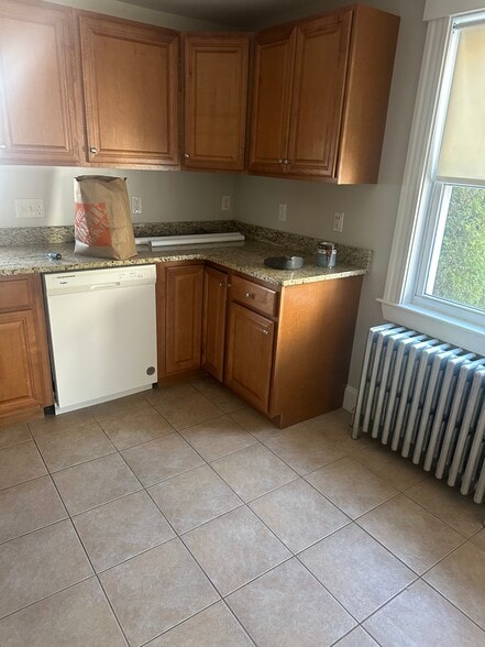 Building Photo - 22 Central St