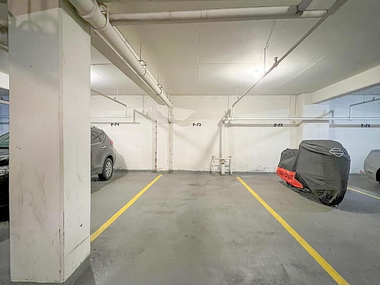 Garage - 4600 Duke St