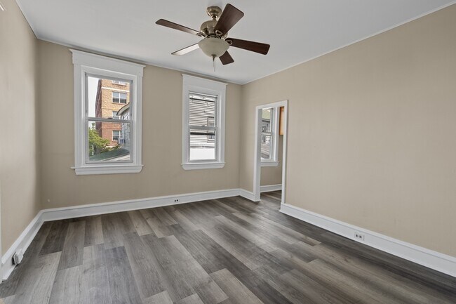 Building Photo - 456 Broadway