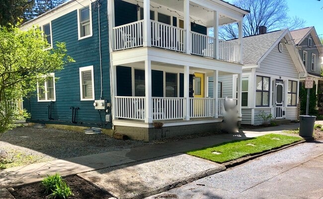 Building Photo - 56 Ash St