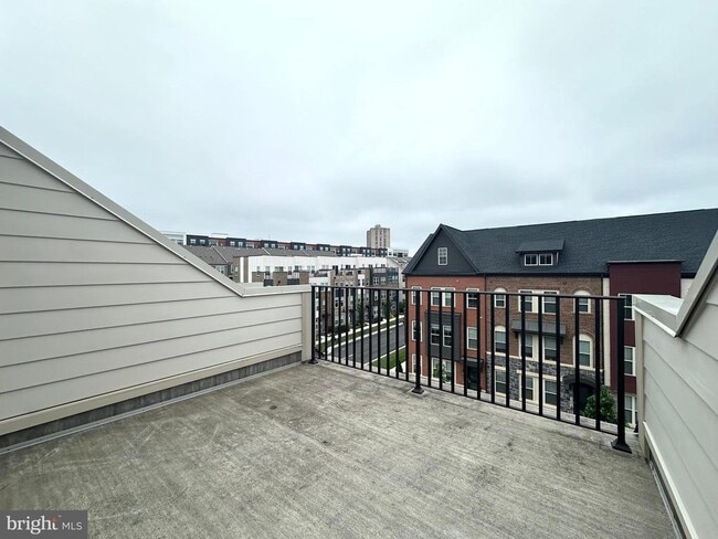 Building Photo - 1009 Rockwell Ave