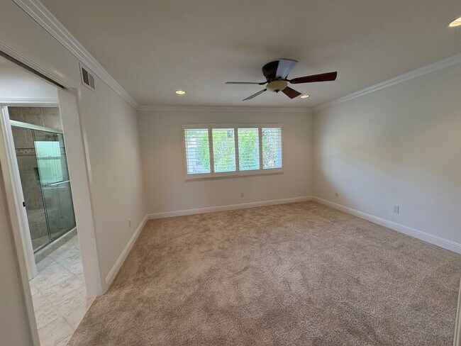 Building Photo - Spacious House - 2 stories - 4 Bedrooms + 2.5 Baths & large 2 car garage
