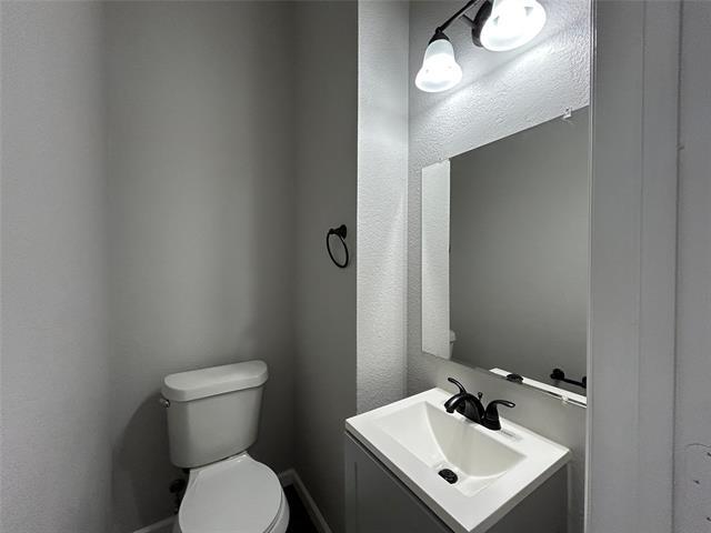 Building Photo - 922 E Dashwood St