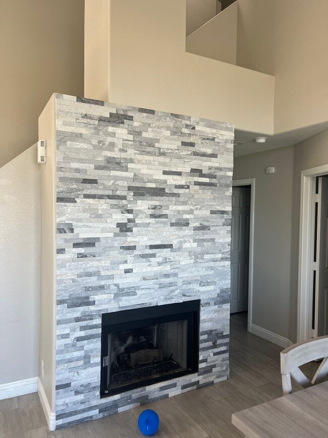 Building Photo - Renovated Green Valley Gated Home
