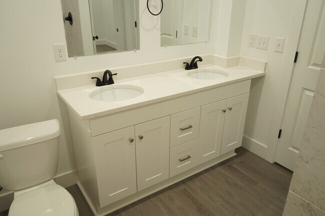 Building Photo - 781 Berry Rd