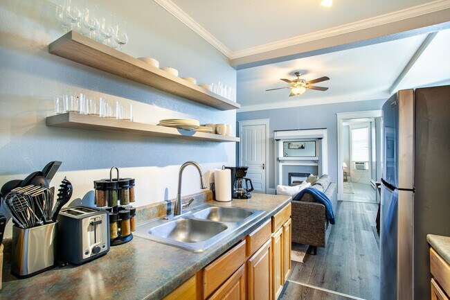 Building Photo - 813 Hall of Fame Dr