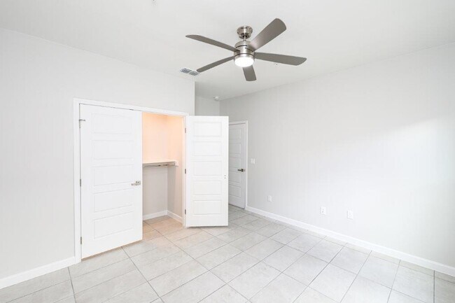 Building Photo - 7126 Rosson Rd
