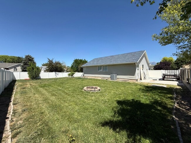 Building Photo - Beautiful 5 bedroom home!