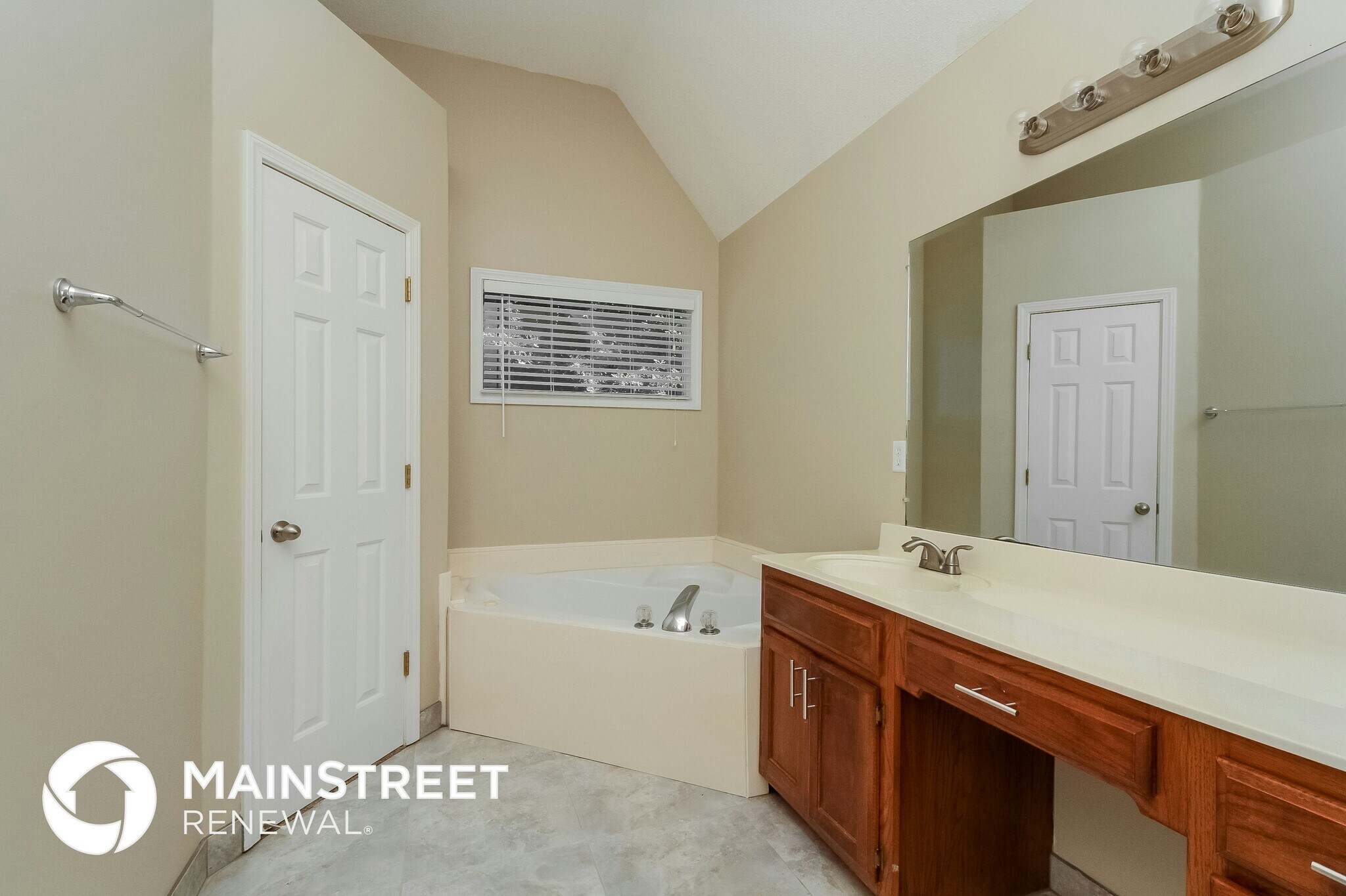 Building Photo - 10104 Fox Chase Dr