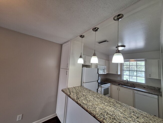 Building Photo - Charming 2-Bedroom Condo in Scenic Winter ...