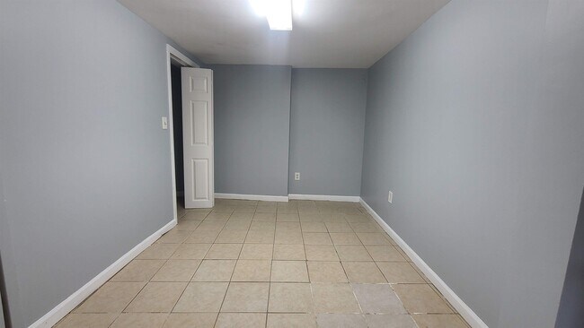 Building Photo - 6206 Newkirk Ave