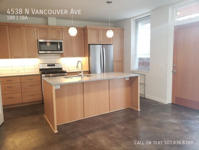 Building Photo - 4538 N Vancouver Ave