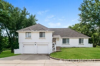 Building Photo - 5 BR/2.5BA | Sprawling Single Family Home | 2-Car Garage | Huge backyard!