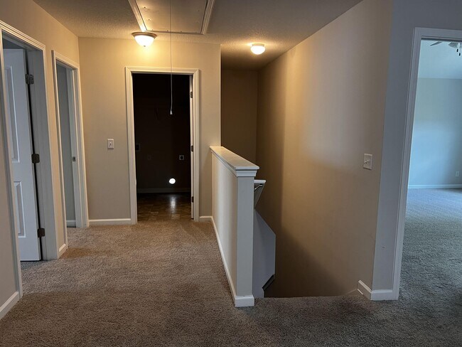 Building Photo - 283 Summerhill Dr