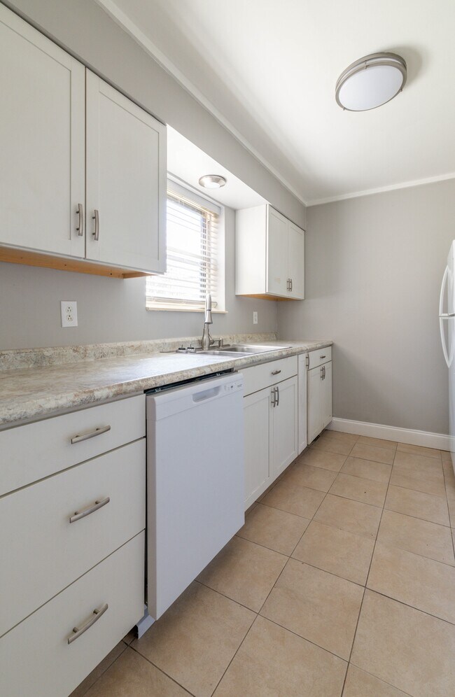 Building Photo - 431 Canberra Dr