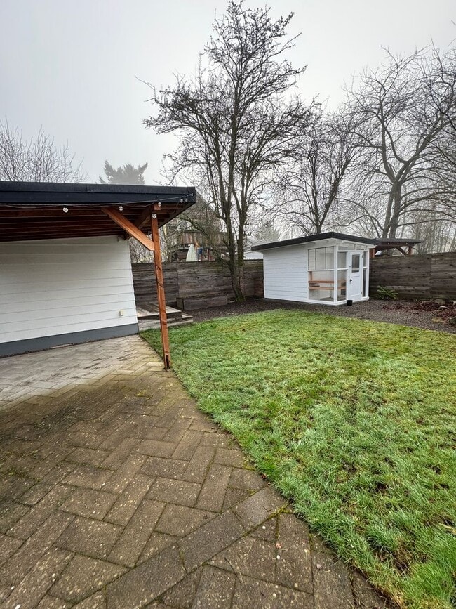 Building Photo - Beautifully remodeled 4 bedroom with ADU! PVT backyard, garage pets ok!