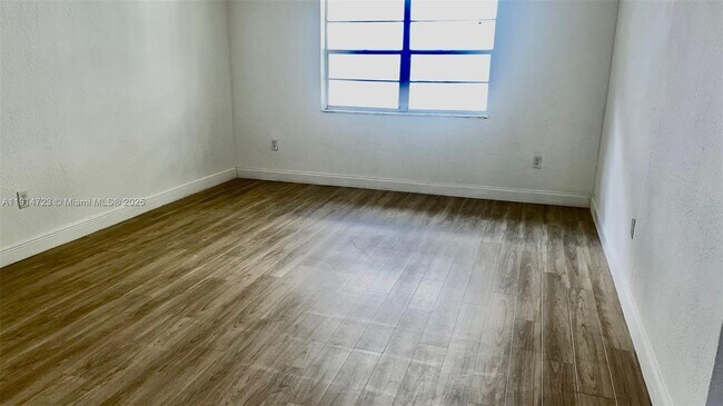 Building Photo - 17255 SW 95th Ave