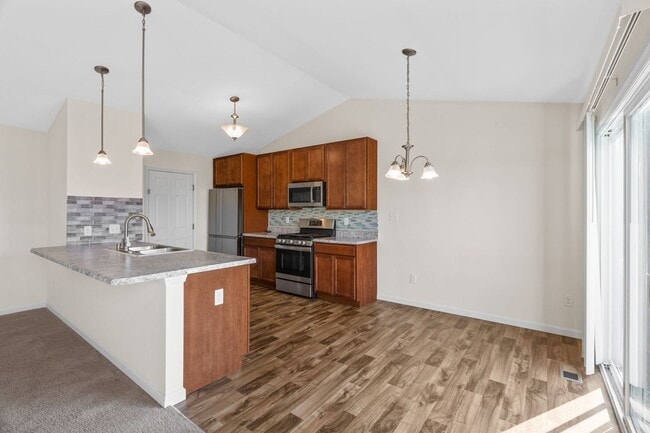 Building Photo - Charming 3-Bedroom Home