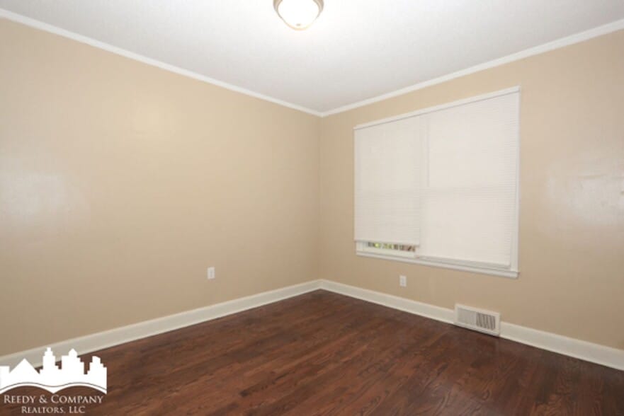 Building Photo - 905 Parkhaven Ln