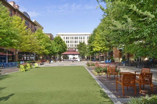 Building Photo - GREAT LOCATION!! Stunning 3BD/3.5BA luxury 4-level townhouse!