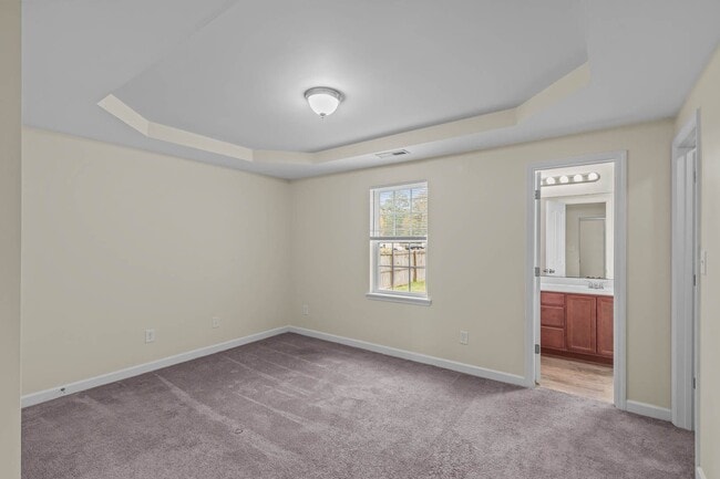 Building Photo - 3 Bedroom 2 Bathroom Home