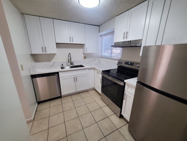 Building Photo - 3704 Promontory St