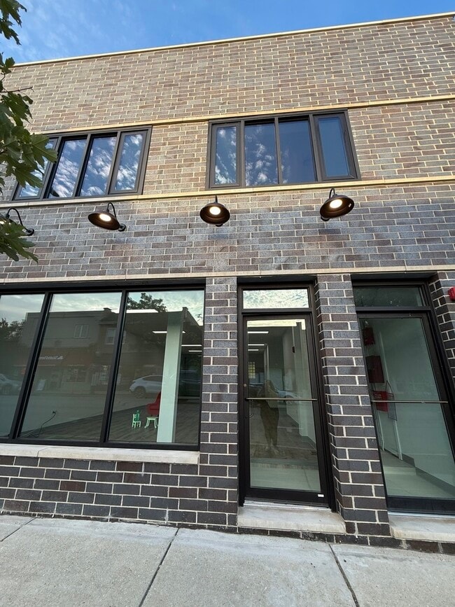 Building Photo - 33 N Cass Ave