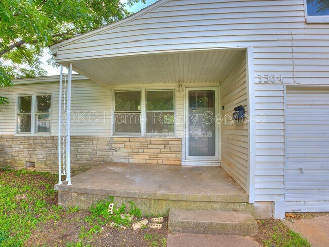 Building Photo - 3304 SE 19th St