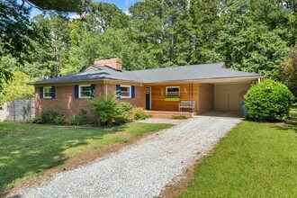 Building Photo - Available Early July! - Beautiful Furnished 3 Bed/2 Bath Home Close to Duke and Downtown Durham