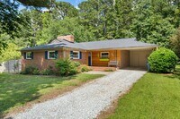 Building Photo - Available Early July! - Beautiful Furnished 3 Bed/2 Bath Home Close to Duke and Downtown Durham