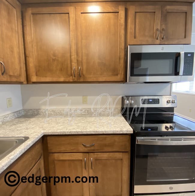 Building Photo - 211 1/2 Angie Dr