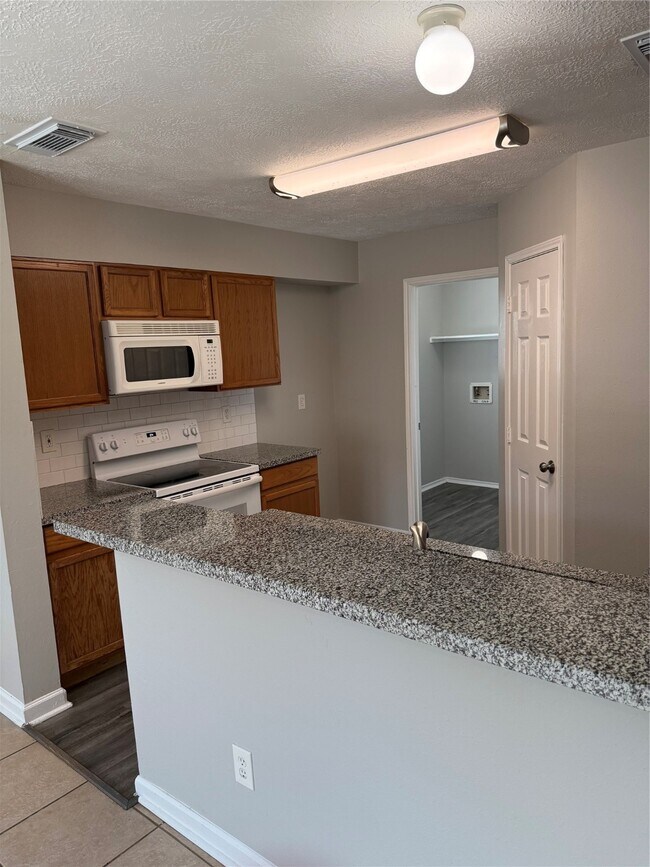 Building Photo - 16778 N Bob White Dr