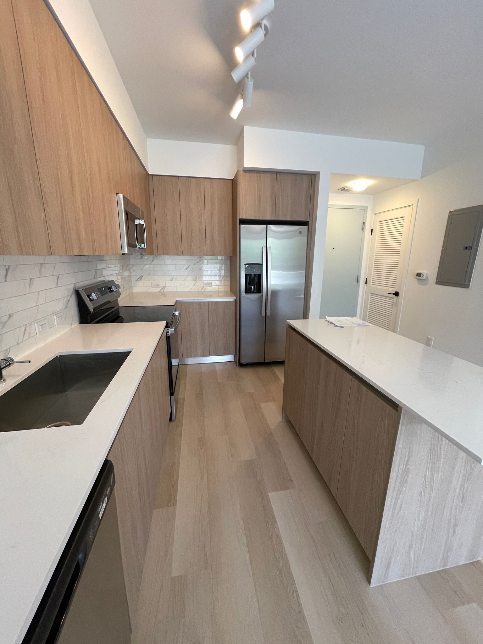 Building Photo - 2377 NE 183rd Ter