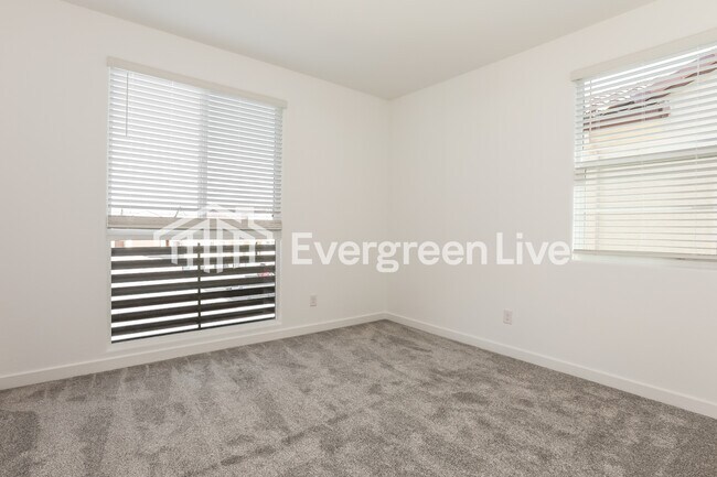 Building Photo - 10131 E Ulysses Ave