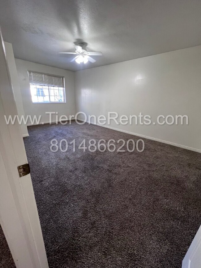 Building Photo - Move-in special: $500 off First months rent