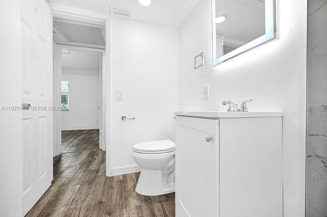 Building Photo - 4109 SW 23rd St