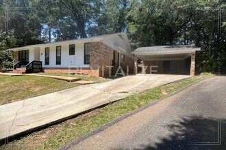 Building Photo - Beautifully Updated 4-Bedroom Home with Gr...