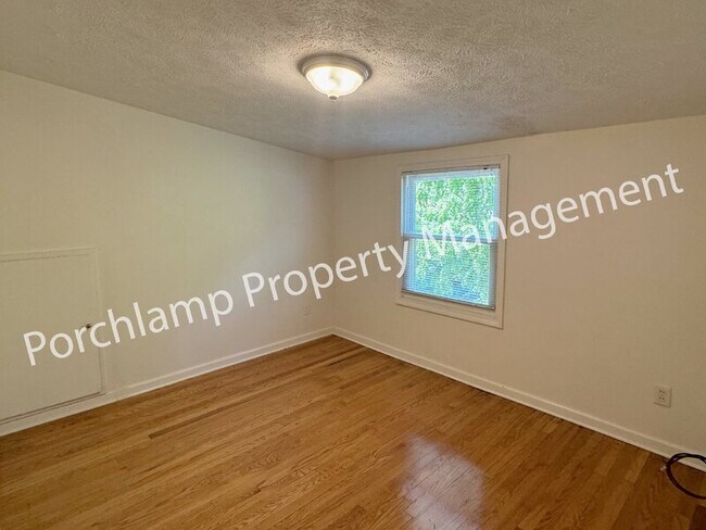 Building Photo - 2615 Coit Ave NE