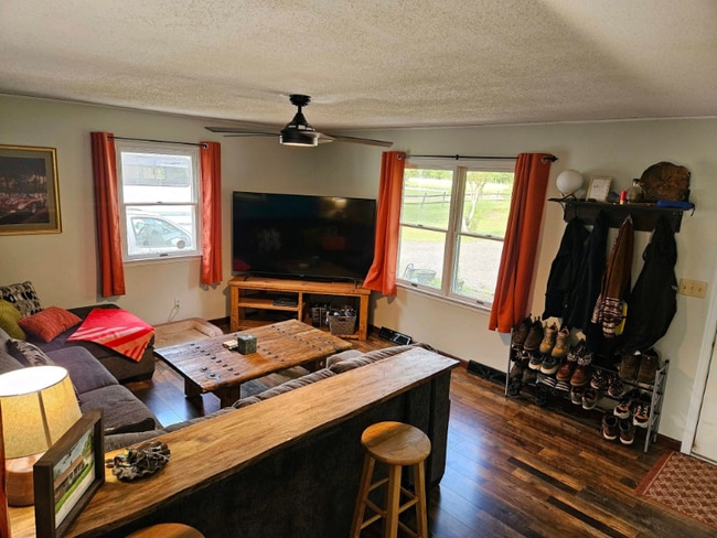 Building Photo - 8096 Roaring Springs Rd