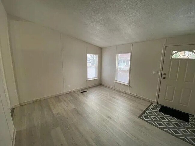 Building Photo - Charming 3 Bedroom Home in Quiet, Tree Lined Neighborhood