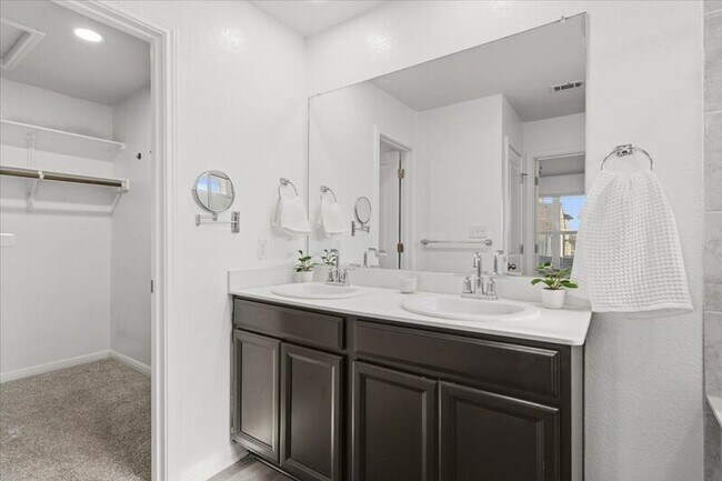 Building Photo - 19040 Kimberlite Dr