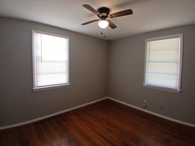Building Photo - Charming 3 bedroom home - Open To Section 8