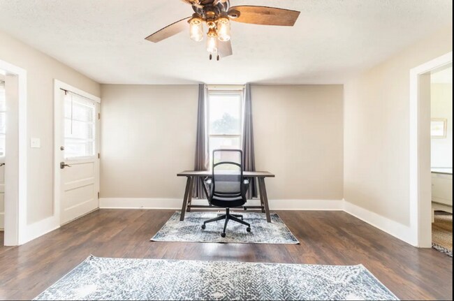 Building Photo - Furnished Germantown Charmer- available for 1-3 month stays!