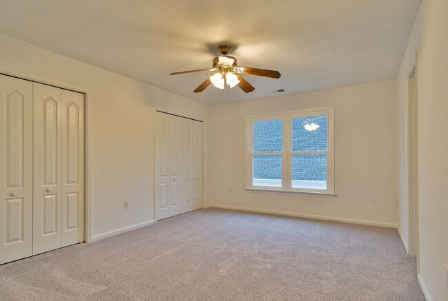 Building Photo - 3-Bedroom Home in Hillcrest Farms on Corne...